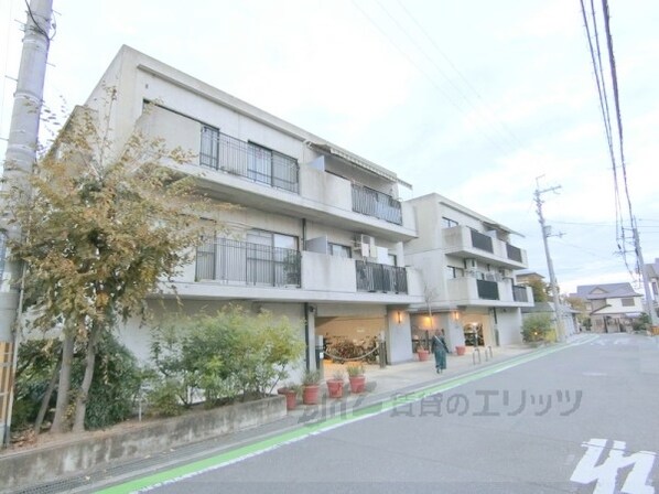 ラジュニール春日丘の物件外観写真